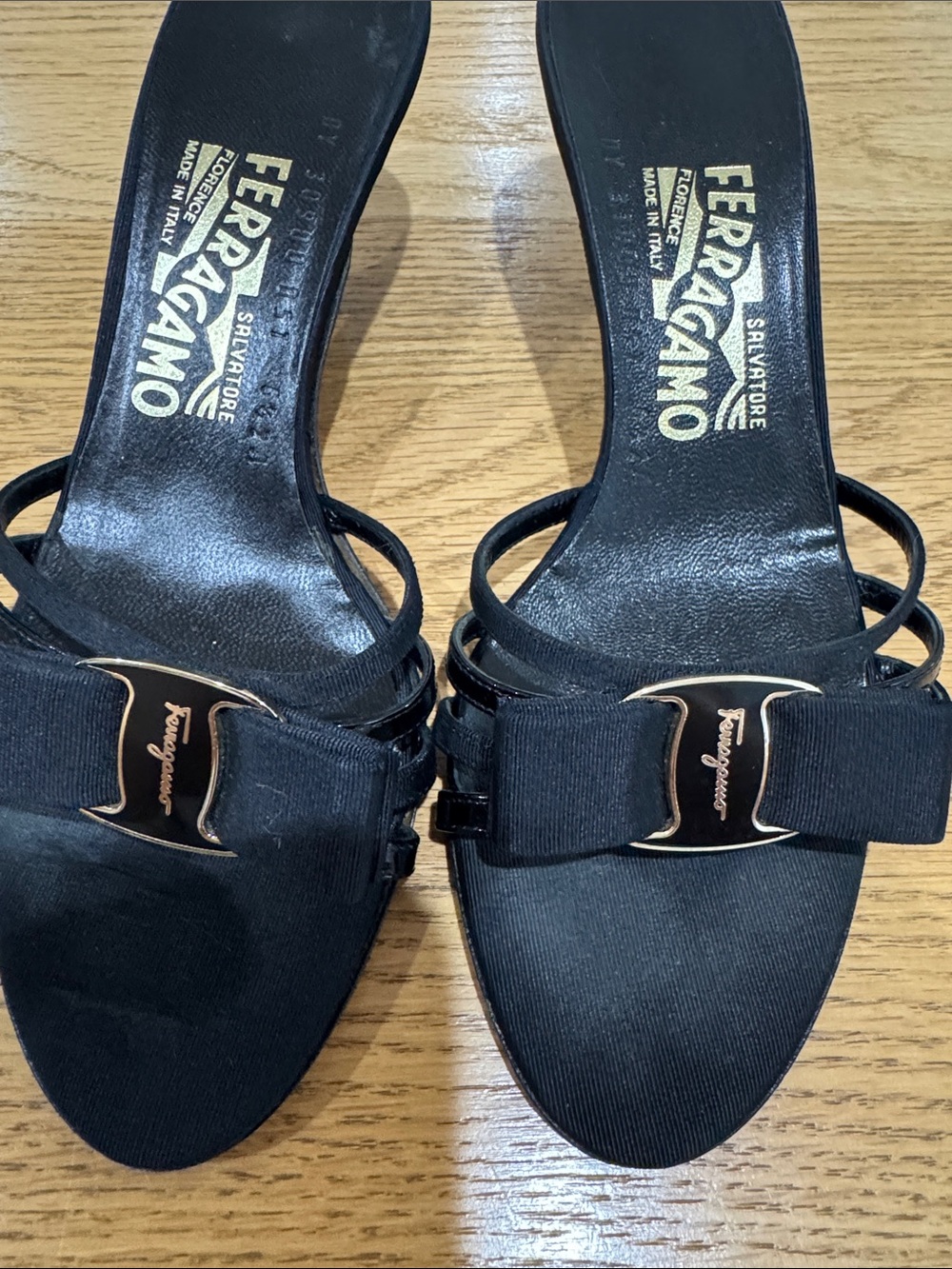 Salvatore Ferragamo Black Vara Bow Strappy Slide Sandals - Picture 7 of 8
